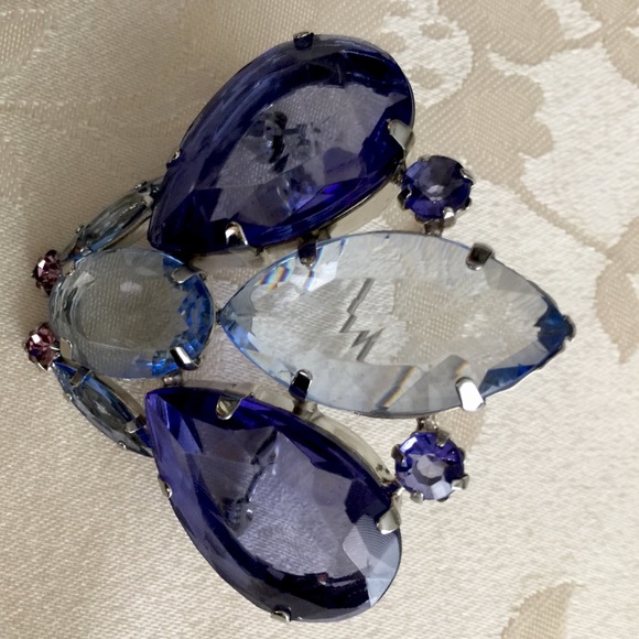 Blue & purple crystal glass fly pattern brooch pin - Picture 8 of 13